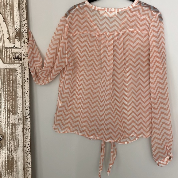 CHEVRON PRINT LONG SLEEVE BLOUSE - Picture 4 of 5